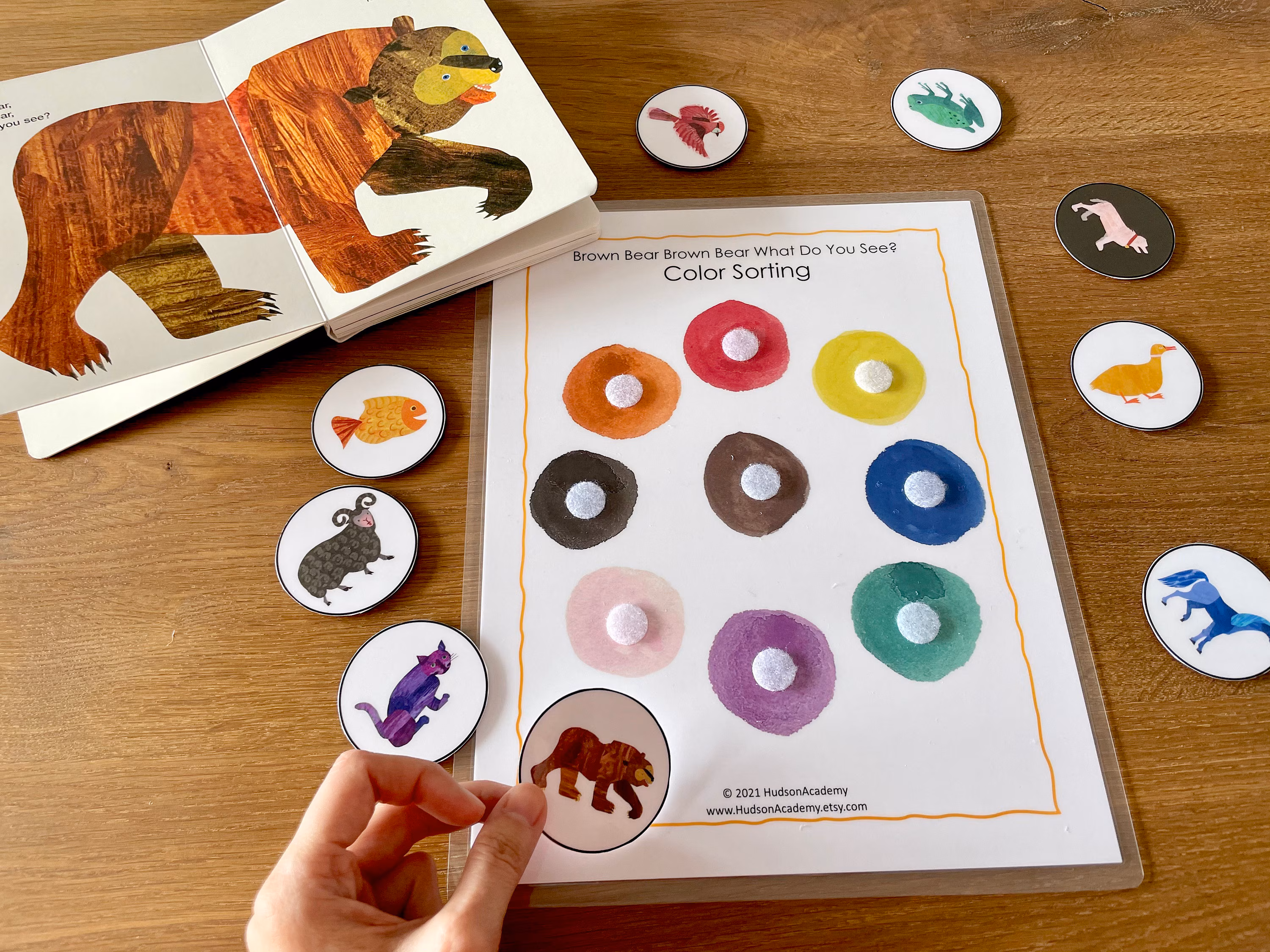 Printable worksheet for Kindergarteners to create a mini storybook about a hungry duck for phonics practice