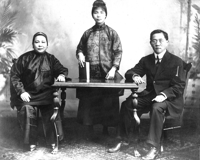 Informational Biography Reading Worksheet Dr Mabel Ping-Hua Lee Grade 6 Sixth grade reading comprehension worksheet featuring a biography of suffragist Mabel Ping-Hua Lee