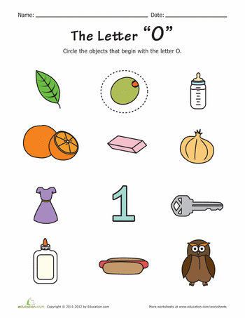 Worksheet featuring objects that begin with the letter O for phonics practice