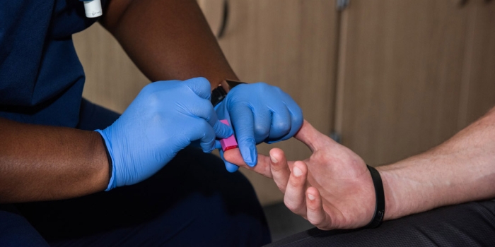 Worksheet for preschoolers to learn the number 7 through engaging activities