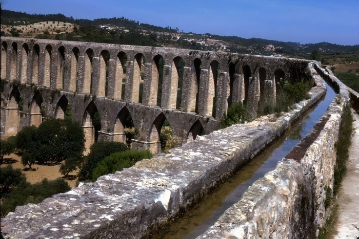 Engage with the engineering marvels of ancient Rome through this graphic organizer Graphic organizer worksheet illustrating ancient Roman aqueducts for sixth graders
