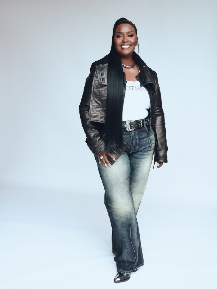 Worksheet for tracing and writing about Chloe Kim, featuring a fun coloring activity for kids. Trace & Write Women in Sports: Chloe Kim worksheet for Pre-K students.