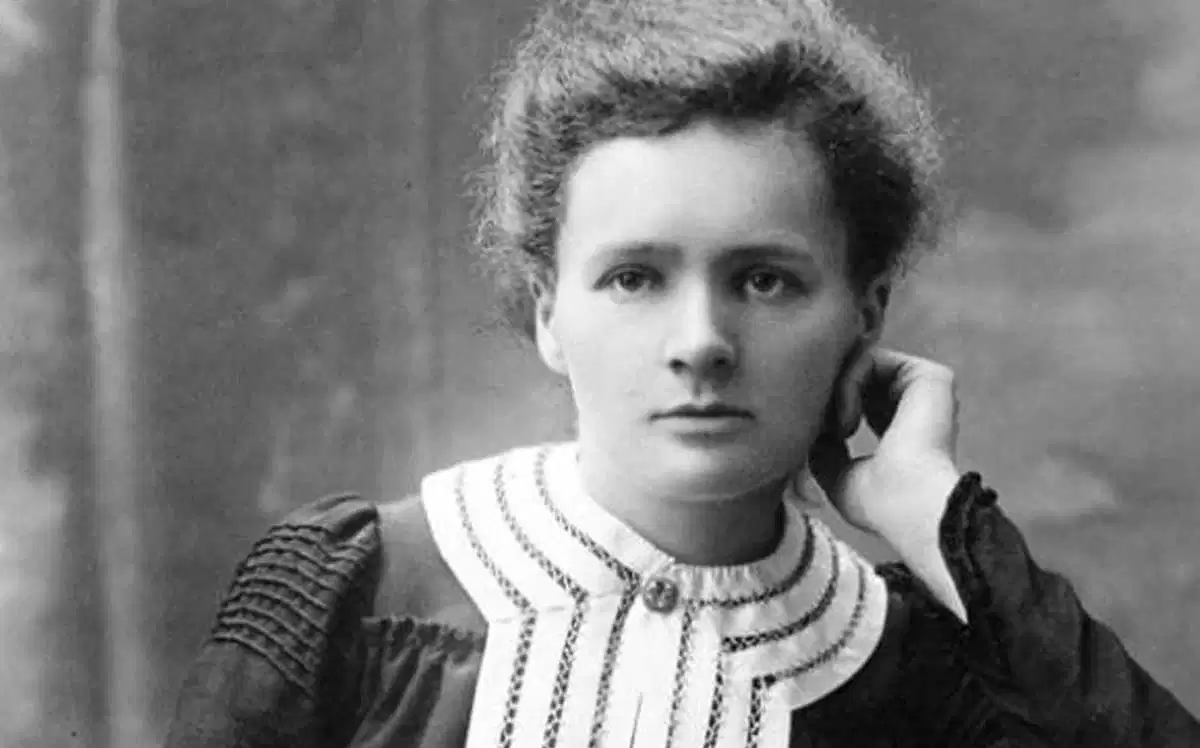 Activity sheet for underlining important information while reading about Marie Curie Worksheet focusing on tracking key details in Marie Curie's life for fourth graders
