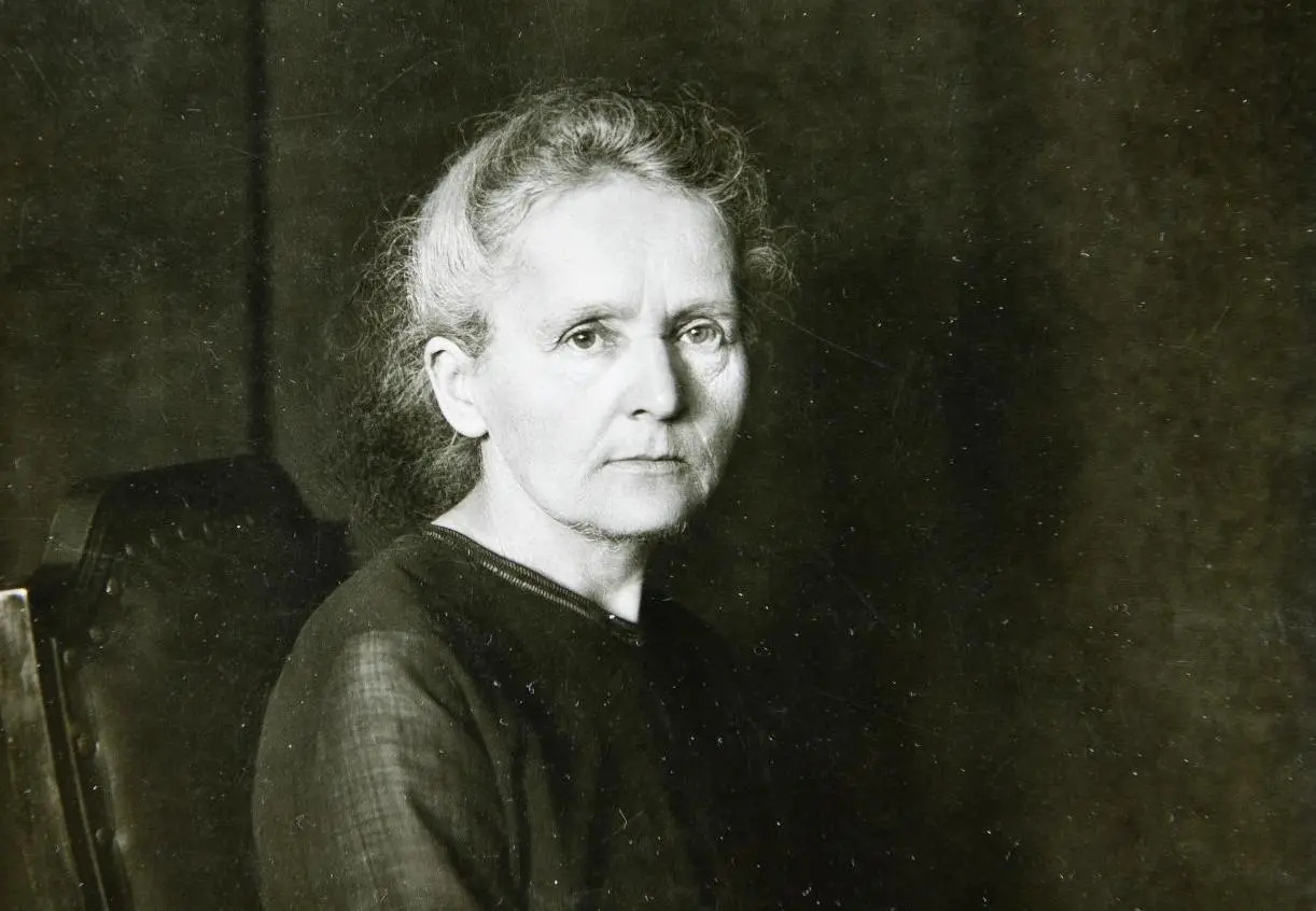 Activity sheet for fourth graders on effective reading strategies Worksheet for tracking key details in Marie Curie's life