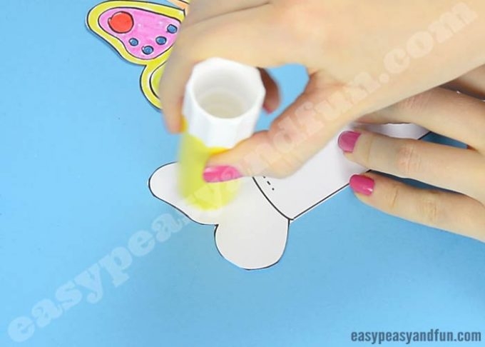 Engaging craft project for young learners to create wearable butterfly bracelets Colorful butterfly bracelet worksheet for kindergarten phonics activities
