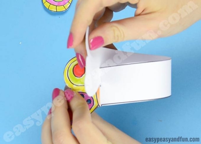 Creative butterfly bracelet craft activity for young learners Colorful butterfly bracelets worksheet for kindergarten phonics fun