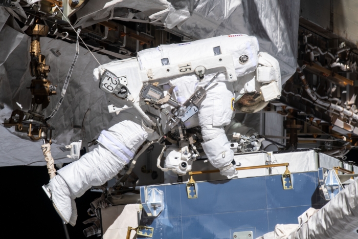 Worksheet about the historic all-women spacewalk of Christina Koch and Jessica Meir for second graders Two female astronauts in spacesuits performing a spacewalk outside the International Space Station